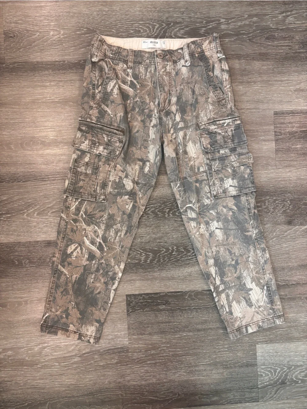 Hollister Men's Camo Cargo Pants